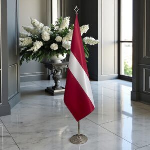 drapeau Lettonie avec pied