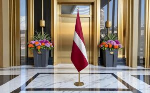 drapeau Lettonie avec socle