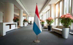 drapeau Luxembourg sur socle