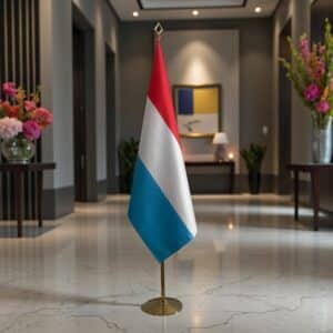 drapeau Luxembourg avec mat