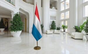 drapeau Luxembourg avec pied