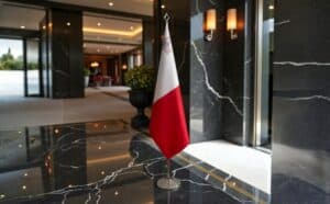 drapeau Malte sur socle