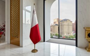 drapeau Malte avec support