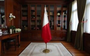 drapeau Malte avec mat