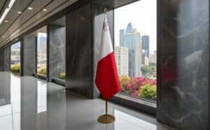 drapeau Malte avec pied