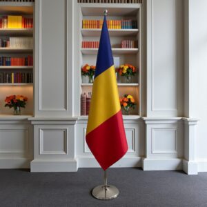 drapeau Roumanie avec pied