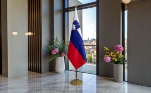 drapeau Slovenie avec hampe