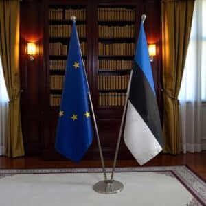 drapeau estonie sur socle