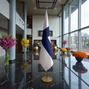 drapeau Finlande avec pied