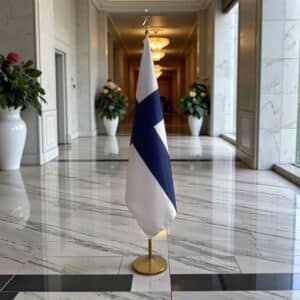 drapeau Finlande avec pied
