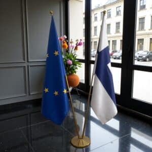 drapeau Finlande avec pied