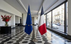 drapeau france avec pied