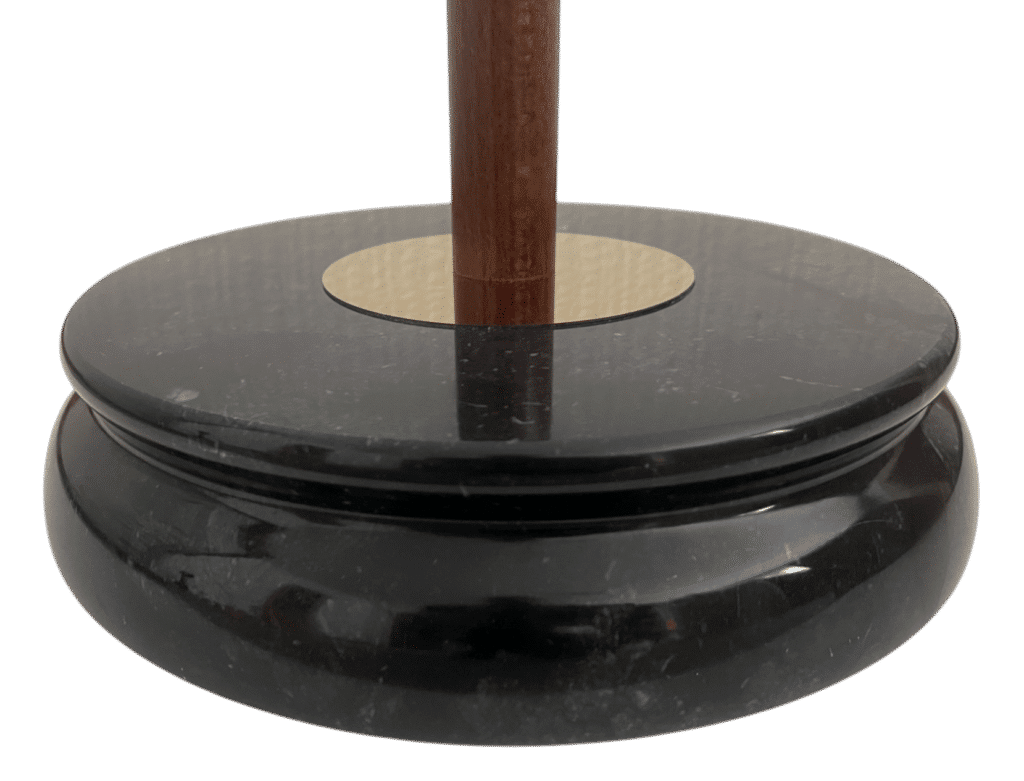 portabandiera in marmo