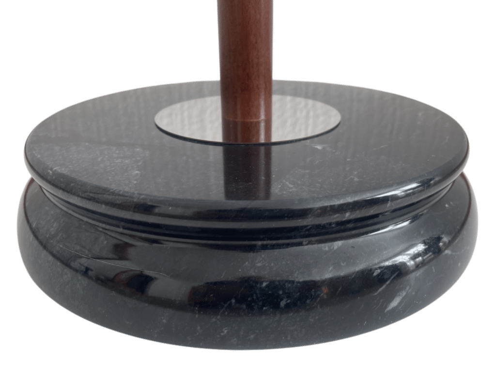 portabandiera in marmo